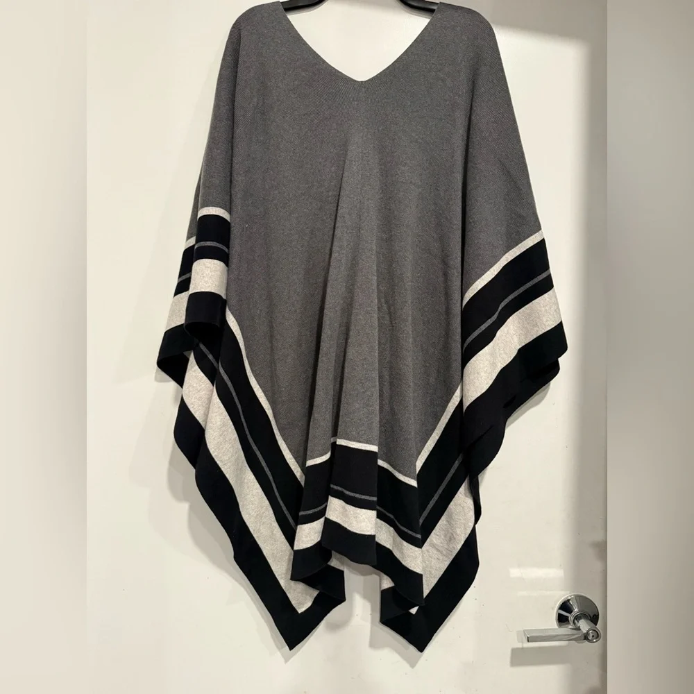 margaret o'leary Chevron Border Classic Poncho Size M/L